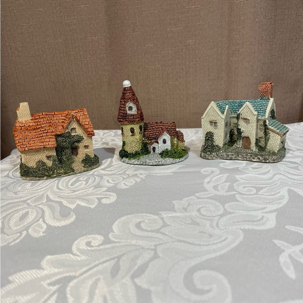 Museum Collections, Inc. 1987 Whimsical Village House Trio Multi Color